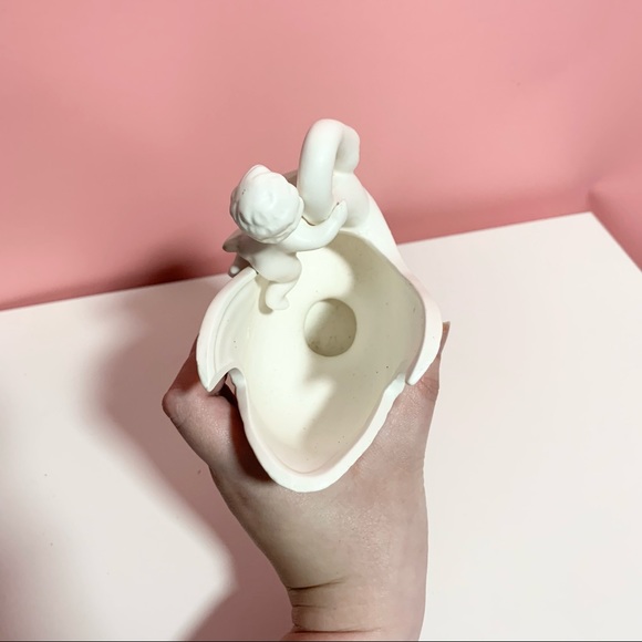 Vintage baby on swan vase - Picture 4 of 4